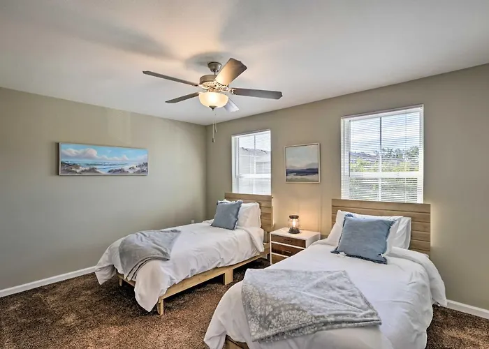 Ideally Located & Elegant W/ Balcony! Casa de férias Tallahassee