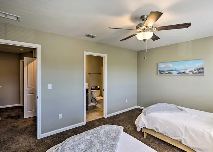 Ideally Located & Elegant W/ Balcony! * Tallahassee