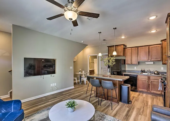 Ideally Located & Elegant W/ Balcony! * Tallahassee