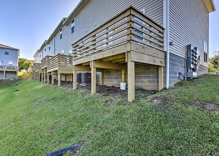 Ideally Located & Elegant W/ Balcony! * Tallahassee