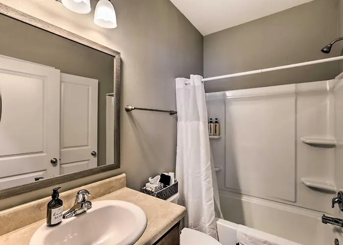 Ideally Located & Elegant W/ Balcony! * Tallahassee