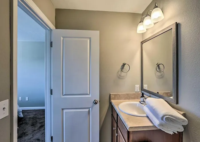 Ideally Located & Elegant W/ Balcony! Casa de férias *