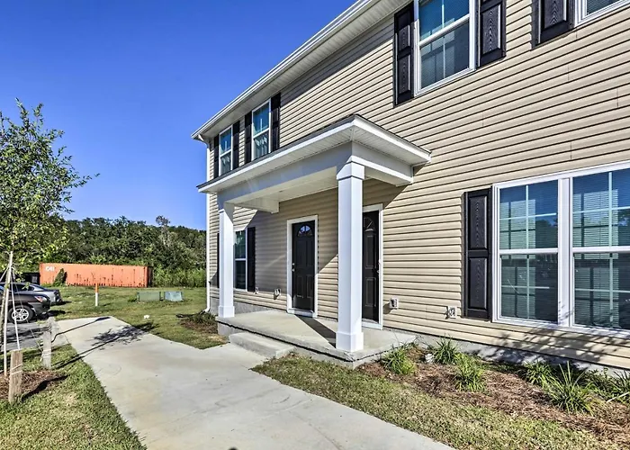 Ideally Located & Elegant W/ Balcony! Casa de férias