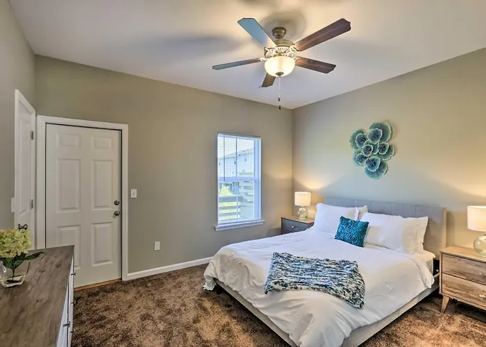 Ideally Located & Elegant W/ Balcony! Tallahassee